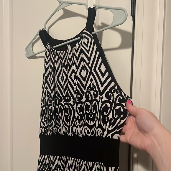 White House Black Market size Small w keyhole in front & back damask timeless - Picture 3 of 8